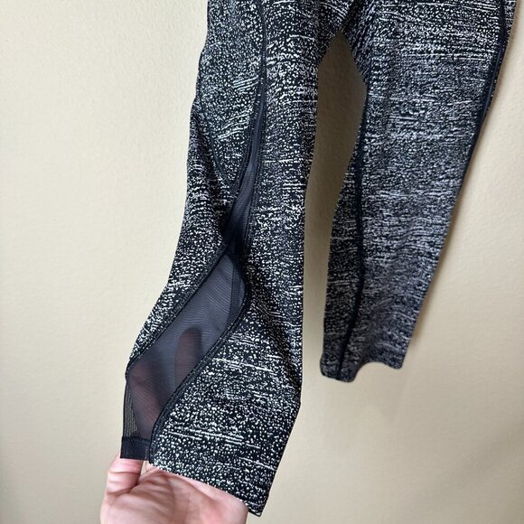 LULULEMON Black & White Space Dye Print Cropped Running TIghts Leggings size 4 - Picture 4 of 9